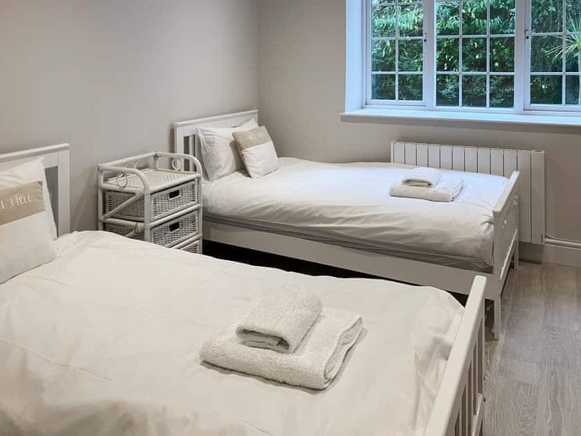 Comfy twin bedroom | St Elmo Court 7, Salcombe
