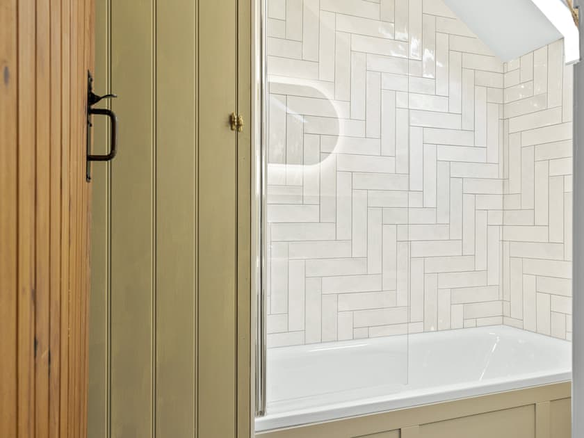 Bathroom | Hop Pickers - White House Cottages, Aylton, nr Ledbury