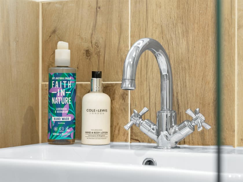 Bathroom | Kiln - White House Cottages, Aylton, nr Ledbury