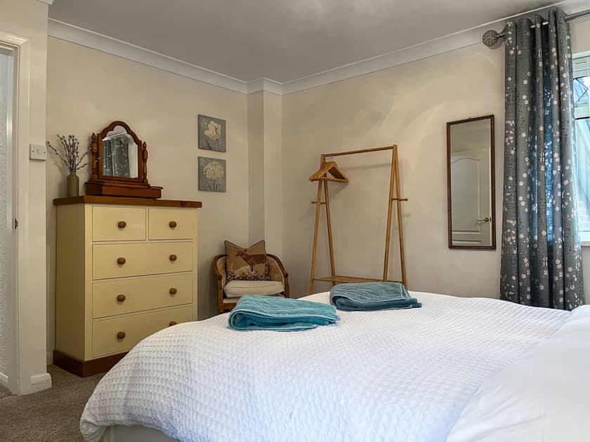 Double bedroom | Teversal View Bungalow - Peaceful Holidays, Skegby