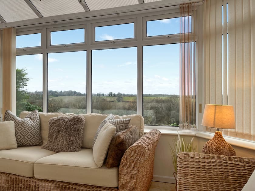 Interior | Teversal View Bungalow - Peaceful Holidays, Skegby