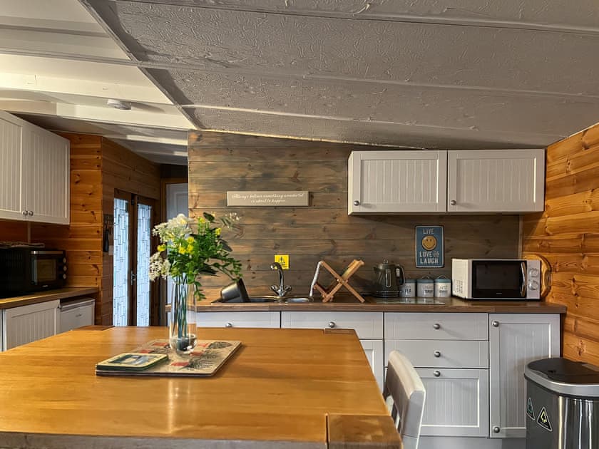 Kitchen | Peaceful Cabin Retreat - Peaceful Holidays, Skegby