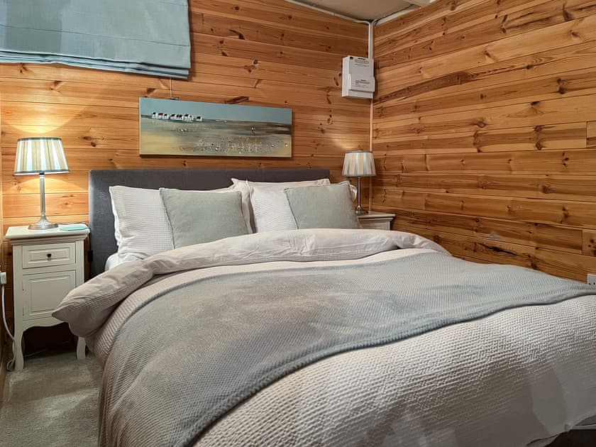 Double bedroom | Peaceful Cabin Retreat - Peaceful Holidays, Skegby