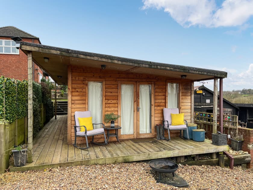 Exterior | Peaceful Cabin Retreat - Peaceful Holidays, Skegby
