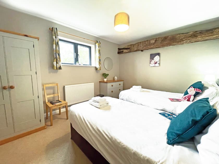 Twin bedroom | The Old Dairy - North Mere, Kenilworth