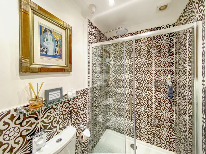 Bathroom | Apartment 5 - Muntham Holiday Apartments, Torquay