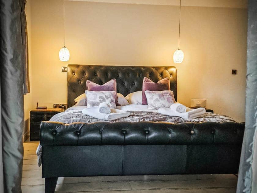 Double bedroom | The Cwtch, Newtown