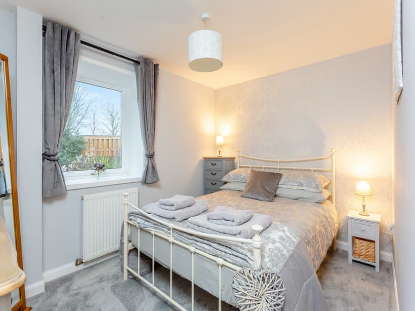Double bedroom | East Tarrel Cottage, Portmahomack