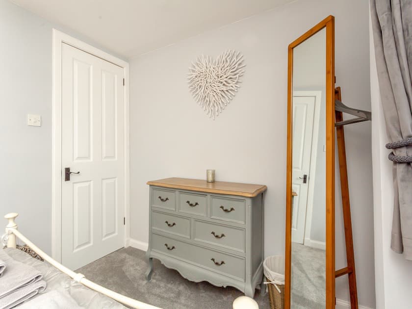 Double bedroom | East Tarrel Cottage, Portmahomack
