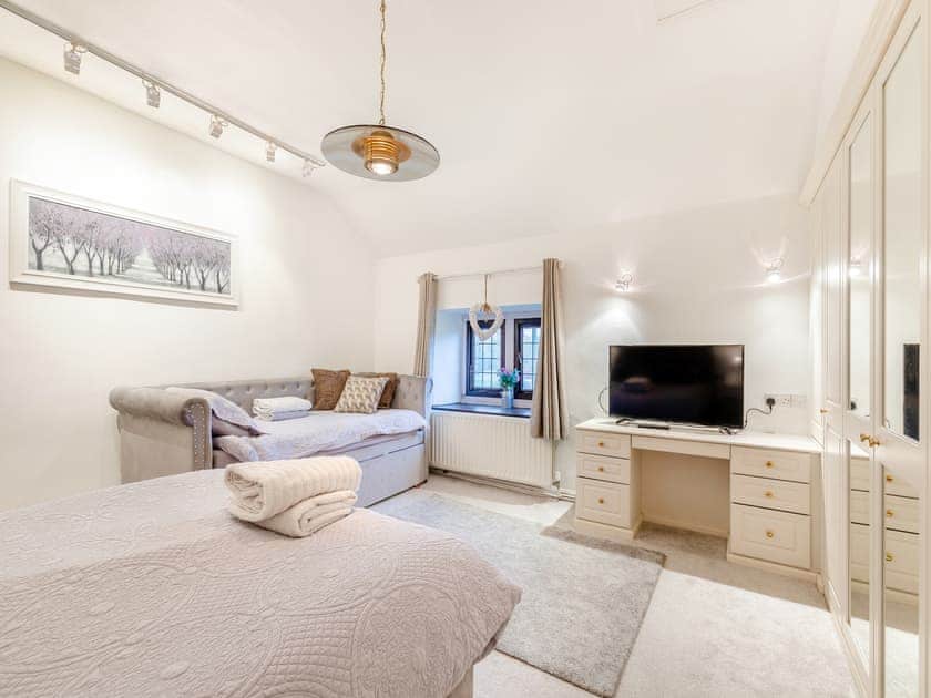 Double bedroom | Dale House Farm - Dale House Farm Cottages, Monyash, near Bakewell