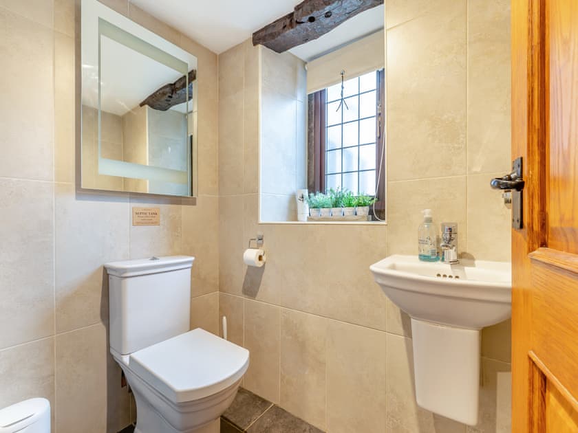 Bathroom | Dale House Farm - Dale House Farm Cottages, Monyash, near Bakewell