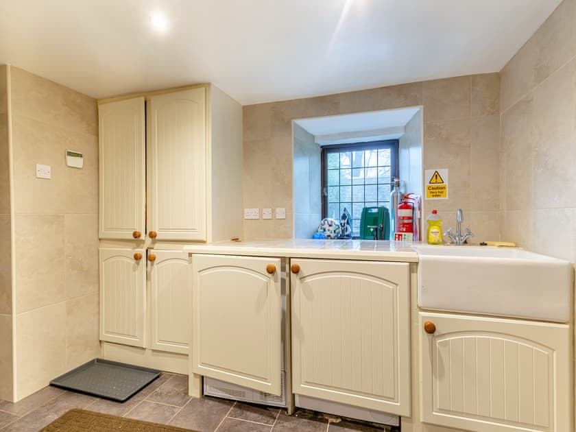 Utility room | Dale House Farm - Dale House Farm Cottages, Monyash, near Bakewell