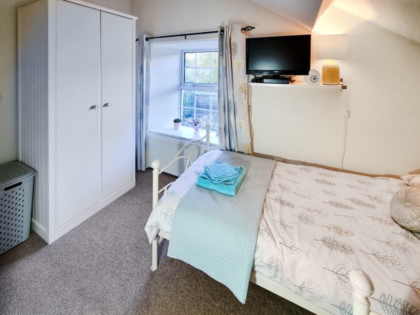 Twin bedroom | Town Hall Cottage, Redmire near Leyburn
