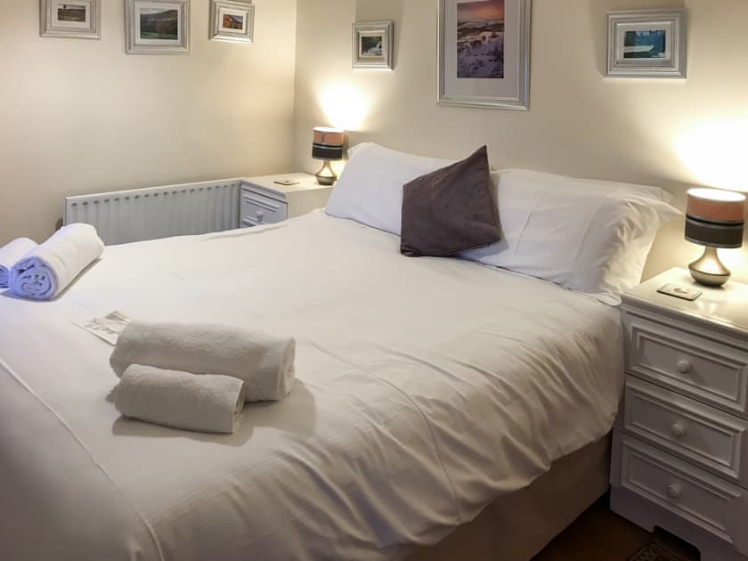 Relaxing double bedroom | Bellypig Cottage, Bellerby near Leyburn