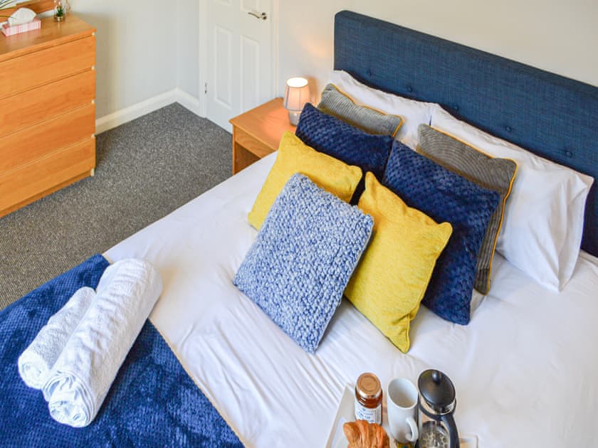 King Size bedroom  | Francis Cottage, Lincoln