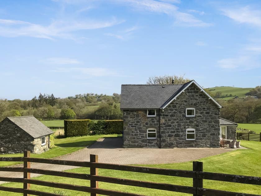 Parking | Plas Madog, Parc, near Bala