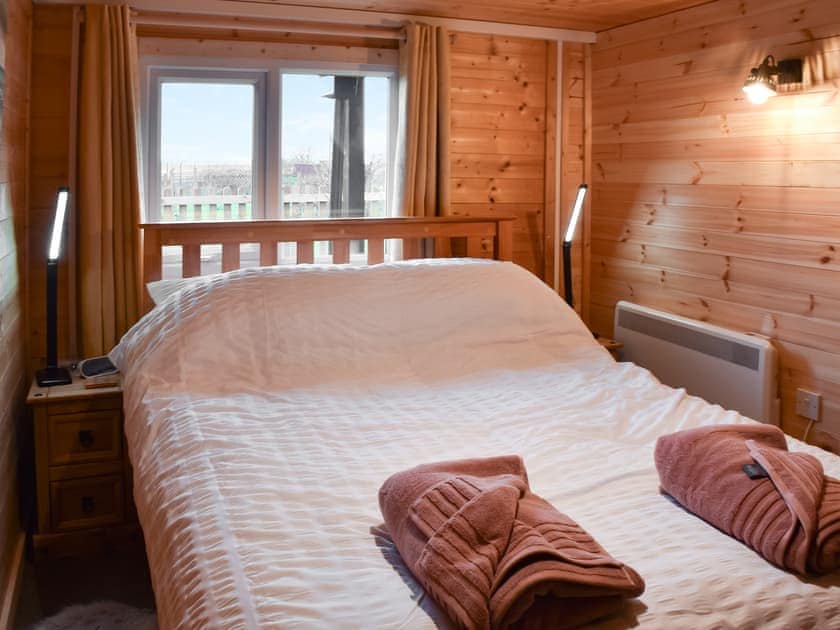 Double bedroom | Algwen Cabin, West Walton