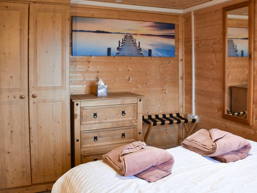 Double bedroom | Algwen Cabin, West Walton