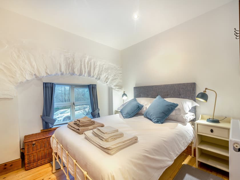 Double bedroom | The Holly Trees- The Holly Tree Cottage - The Holly Trees, Kilmun, near Dunoon