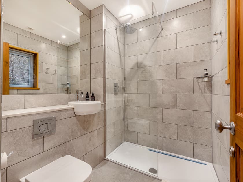 Shower room | The Holly Trees- Holly Tree Lodge - The Holly Trees, Kilmun, near Dunoon