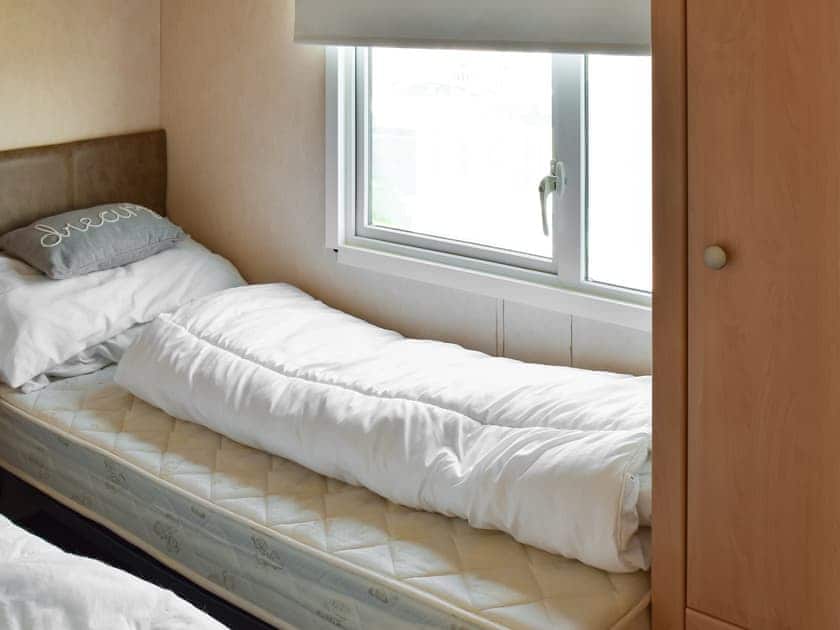 Twin bedroom | Solent Retreat - Solent Village 13, Thorness Bay