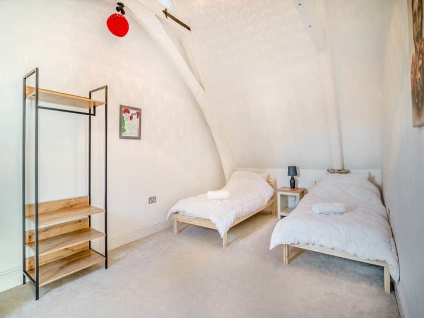 Twin bedroom | Old School Retreat, Puddletown