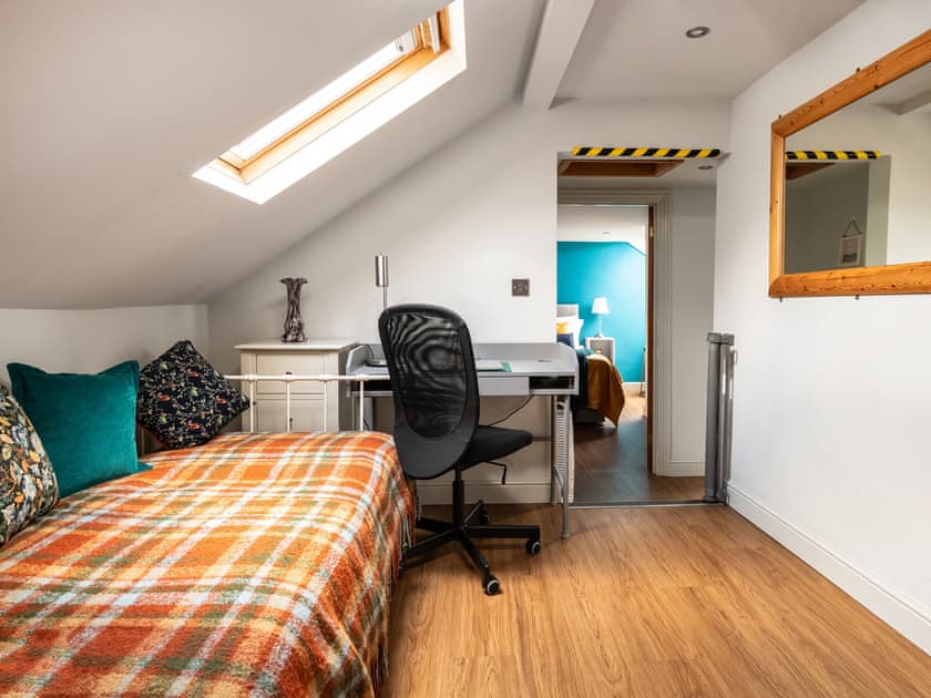 Single bedroom | The Barn - Sleekstone Holiday Barns, Honeyborough