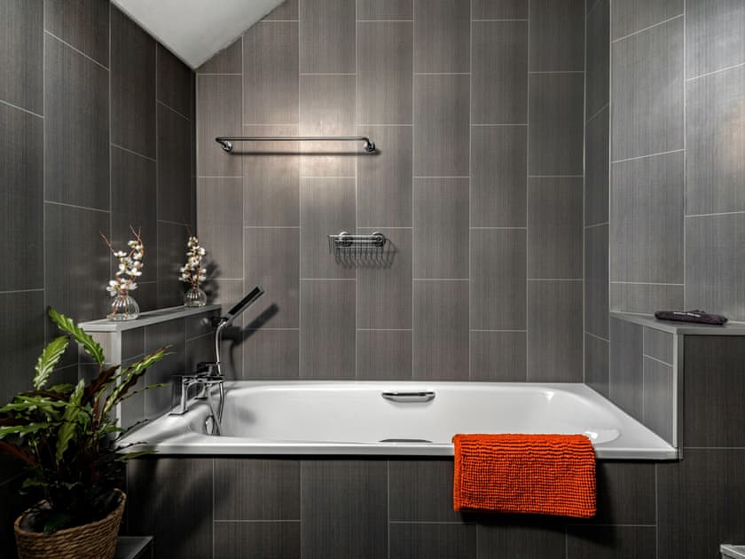 Bathroom | The Barn - Sleekstone Holiday Barns, Honeyborough