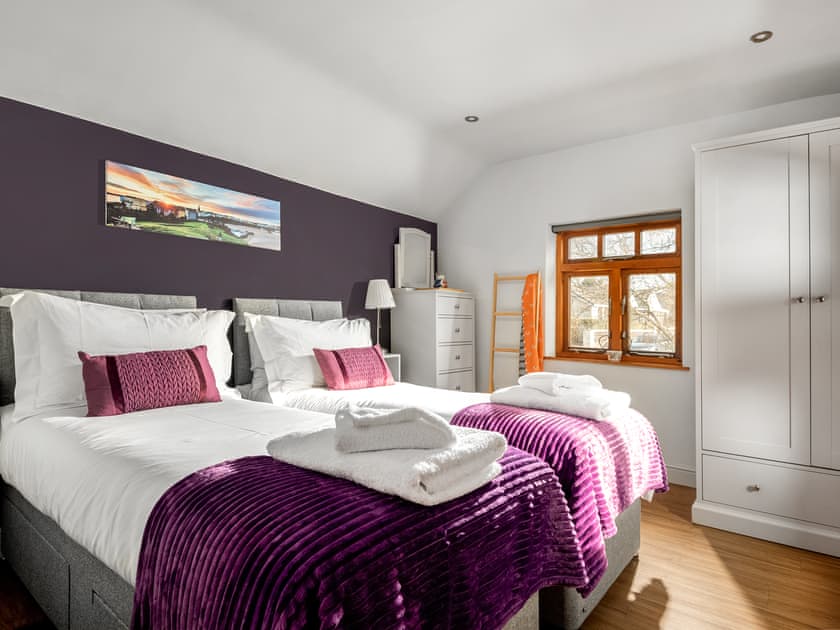 Twin bedroom | The Barn - Sleekstone Holiday Barns, Honeyborough