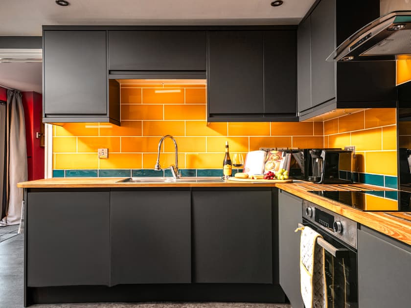 Kitchen | Coach House - Sleekstone Holiday Barns, Honeyborough