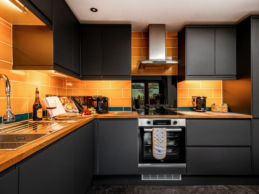 Kitchen | Coach House - Sleekstone Holiday Barns, Honeyborough