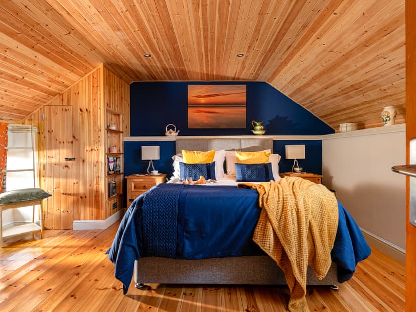 Double bedroom | Coach House - Sleekstone Holiday Barns, Honeyborough