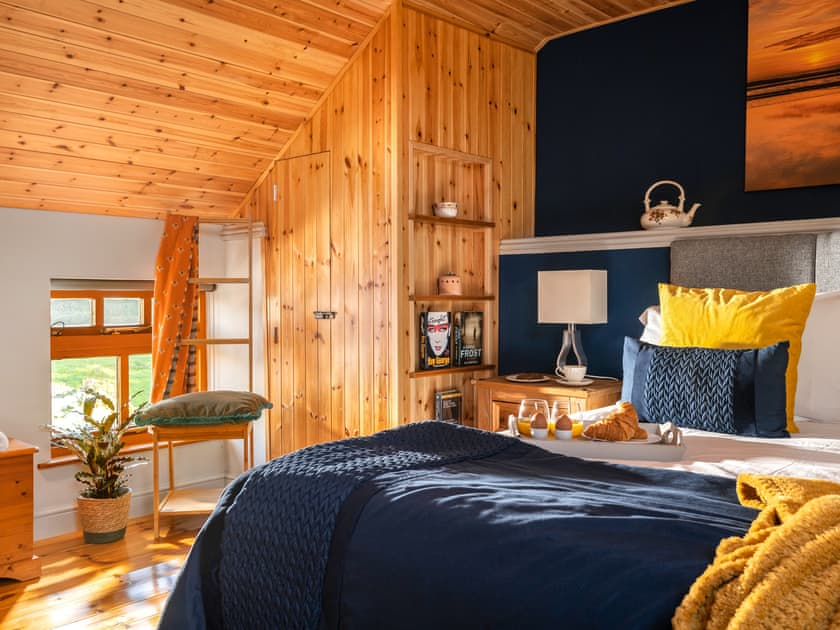 Double bedroom | Coach House - Sleekstone Holiday Barns, Honeyborough