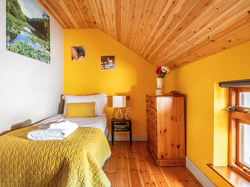 Single bedroom | Coach House - Sleekstone Holiday Barns, Honeyborough