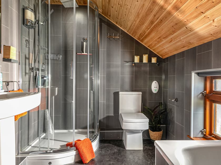 Bathroom | Coach House - Sleekstone Holiday Barns, Honeyborough