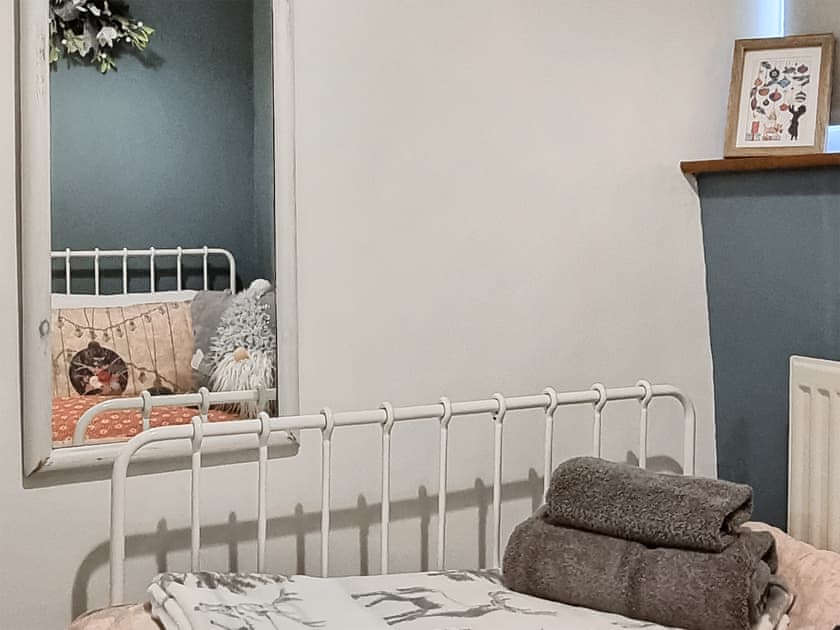 Single bedroom | Christmas Cottage, Cheddar