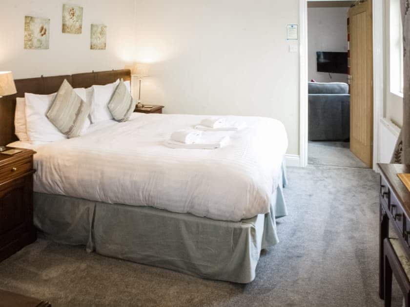 Peaceful bedroom with zip and link king-size bed | Sharp Edge, Mungrisdale, near Keswick