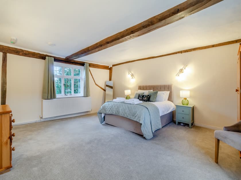 Kingfisher - king bedroom with ensuite shower  | The Farmhouse - Wash Farm Barns, Banham