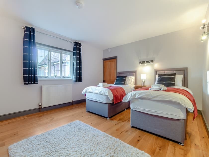 Blackbird - twin bedroom  | The Farmhouse - Wash Farm Barns, Banham