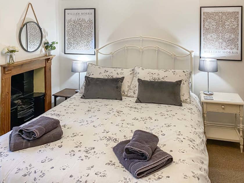 Stylishly furnished double bedroom | Nell’s Cottage, Bridlington