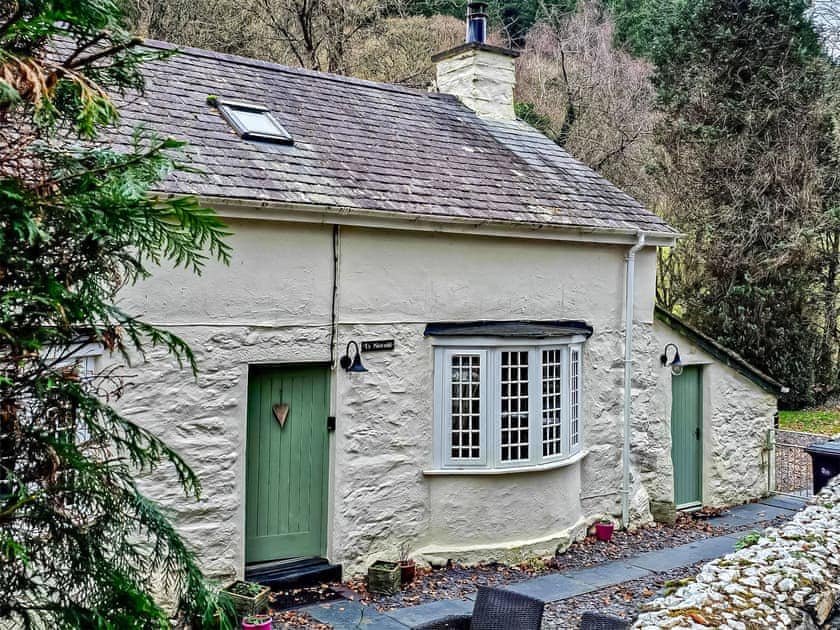 Sitting-out-area | Ty Newydd, Betws-y-Coed