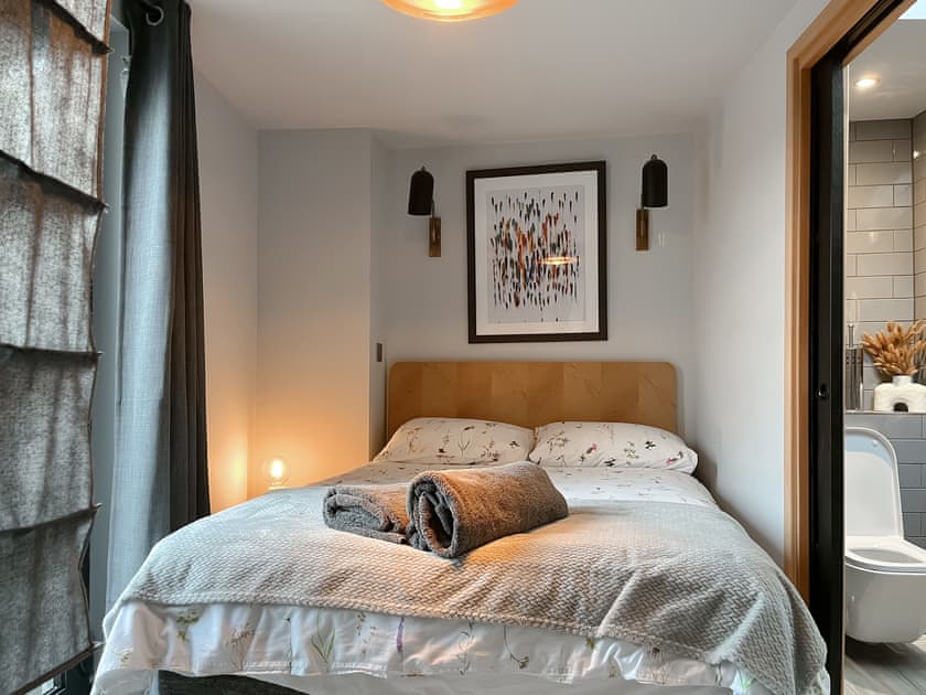 Double bedroom | Waterside Garden, Appledore