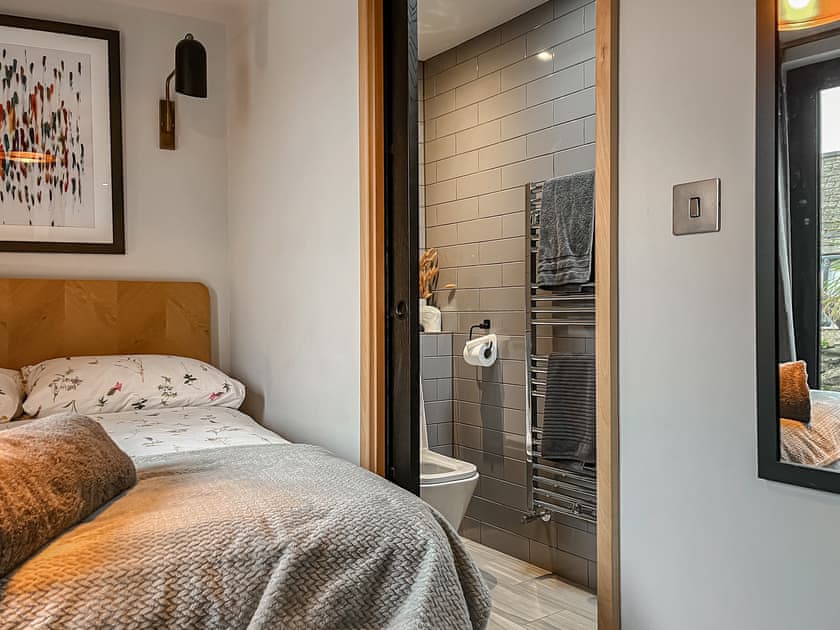 Double bedroom | Waterside Garden, Appledore