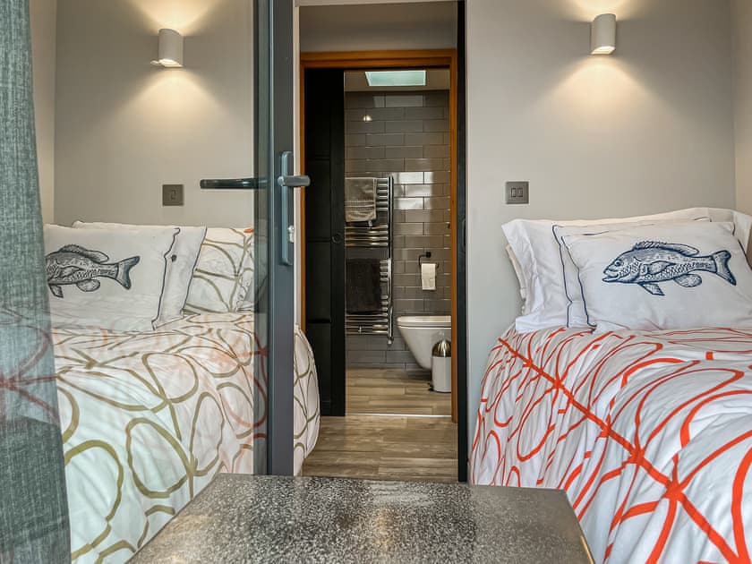 Twin bedroom | Waterside Garden, Appledore