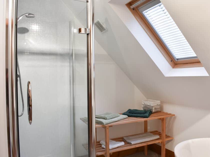 Bathroom | Sycamore Cottage - Bonn Na Coille Cottages, Ballater