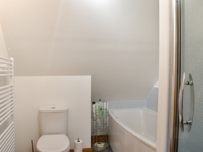 Bathroom | Sycamore Cottage - Bonn Na Coille Cottages, Ballater