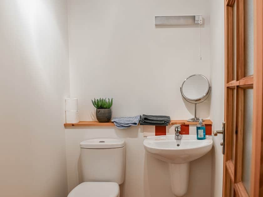 Bathroom | Sycamore Cottage - Bonn Na Coille Cottages, Ballater