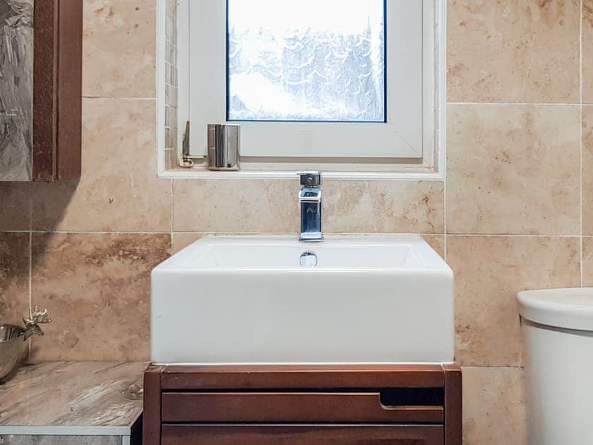 Bathroom | The Thistle, Auchtermuchty, near Cupar