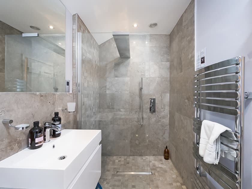 Bathroom | Newlands Beck Cottage, Near Keswick