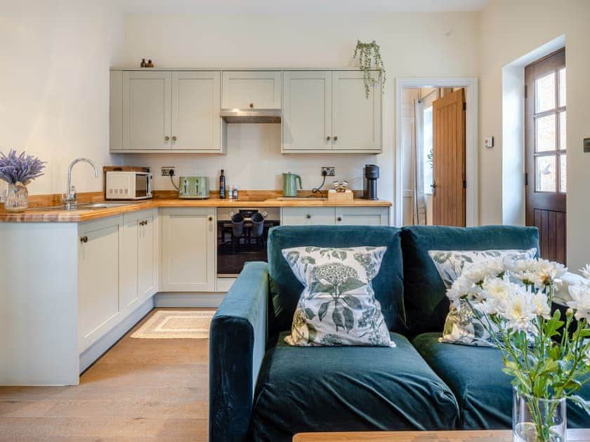 Open plan living space | Cheshire Barns- Peartree Cottage - Cheshire Barns, Antrobus, near Northwich